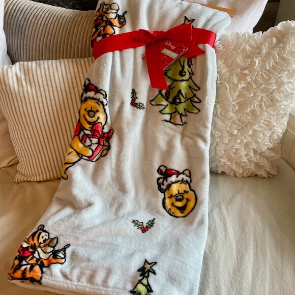 NEW WITH TAGS Disney Winnie the Pooh & Tigger Pale Blue Christmas Blanket - Picture 1 of 4
